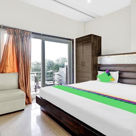 Itsy Hotels Anjali Mahal 500, Mtrs From Mathura Railway Station ภายนอก รูปภาพ