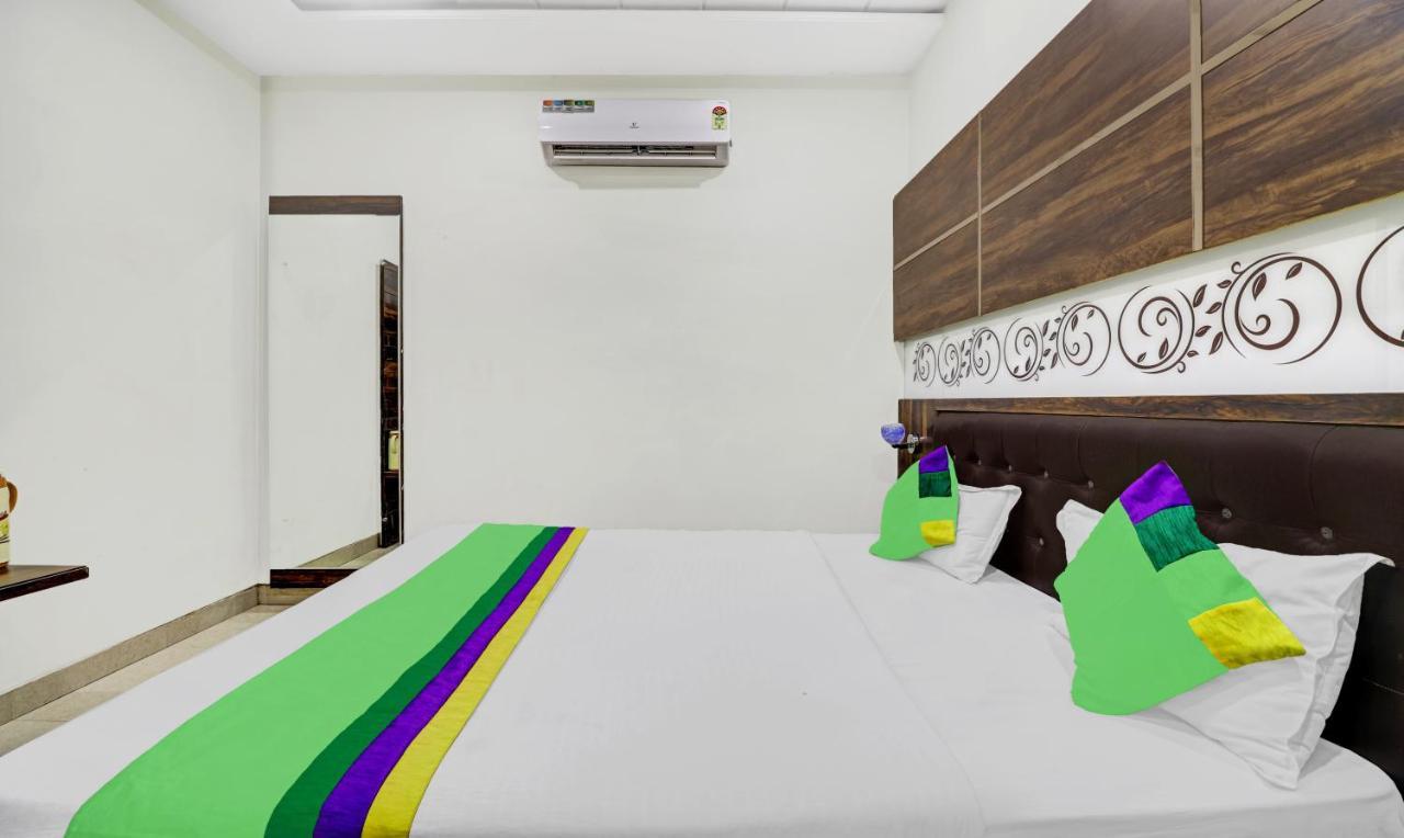 Itsy Hotels Anjali Mahal 500, Mtrs From Mathura Railway Station ภายนอก รูปภาพ