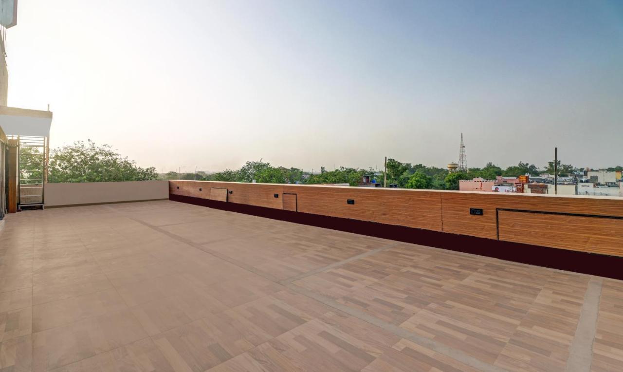 Itsy Hotels Anjali Mahal 500, Mtrs From Mathura Railway Station ภายนอก รูปภาพ