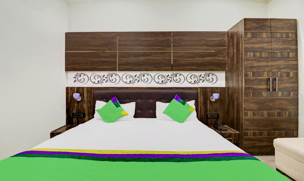 Itsy Hotels Anjali Mahal 500, Mtrs From Mathura Railway Station ภายนอก รูปภาพ