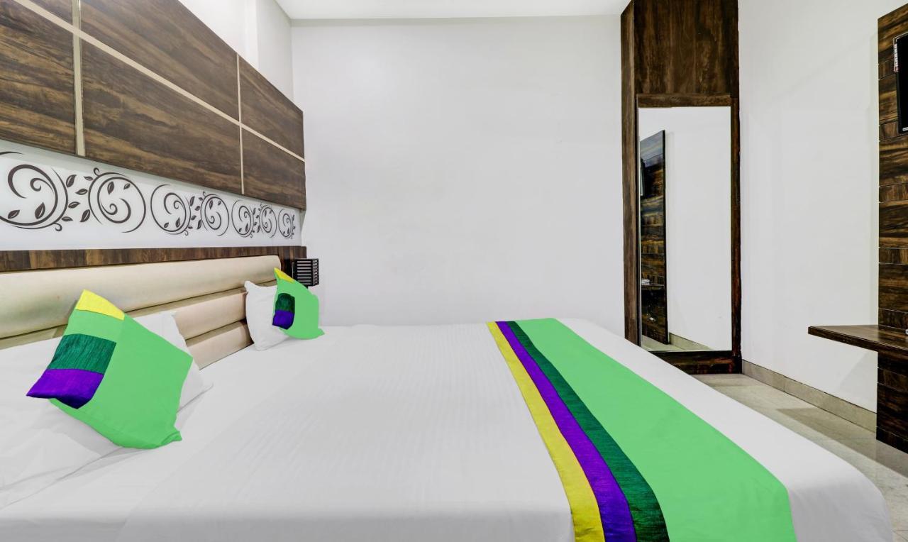 Itsy Hotels Anjali Mahal 500, Mtrs From Mathura Railway Station ภายนอก รูปภาพ