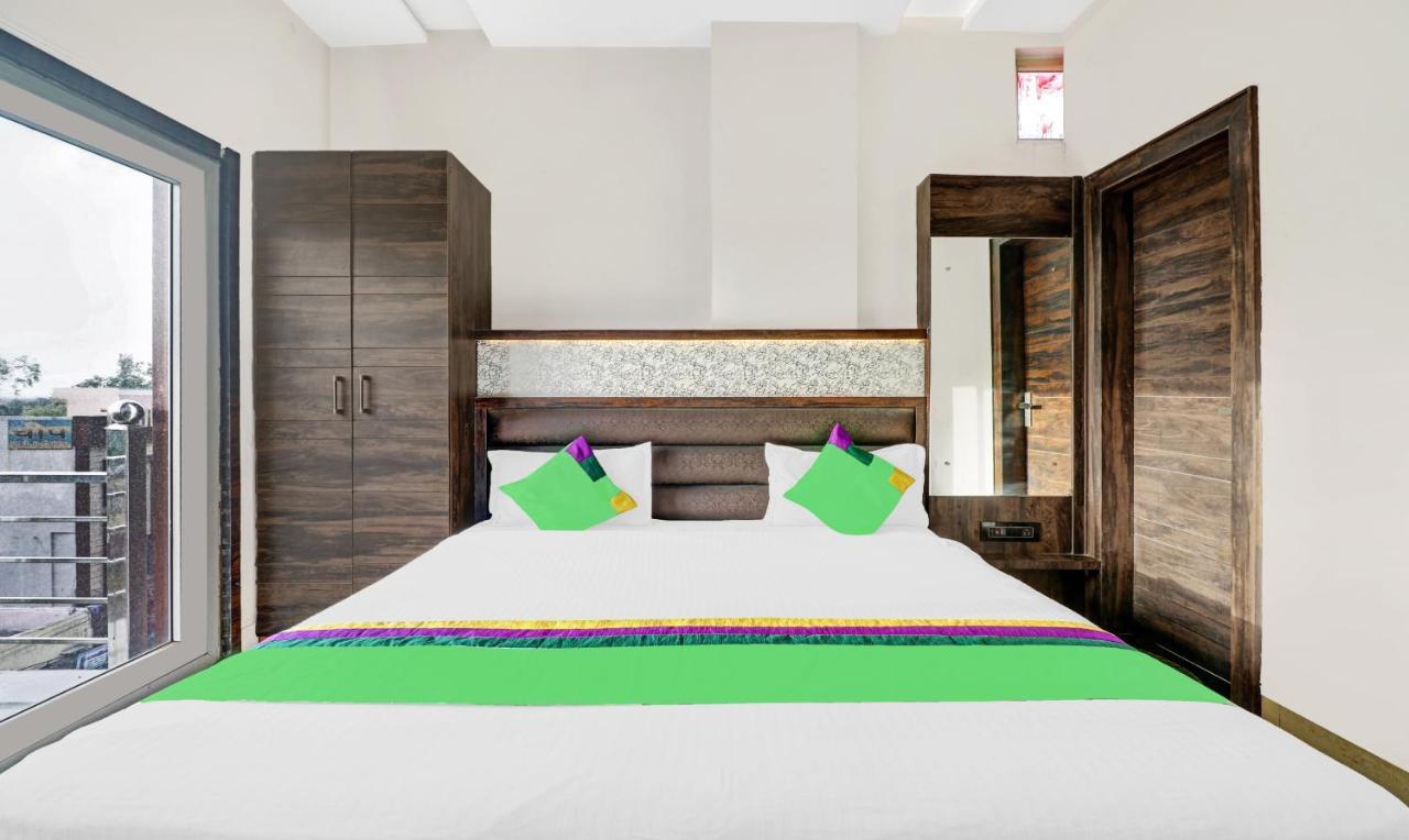 Itsy Hotels Anjali Mahal 500, Mtrs From Mathura Railway Station ภายนอก รูปภาพ
