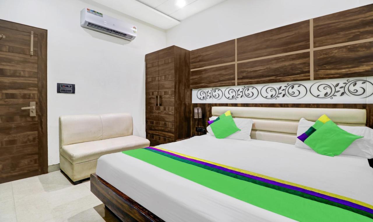 Itsy Hotels Anjali Mahal 500, Mtrs From Mathura Railway Station ภายนอก รูปภาพ